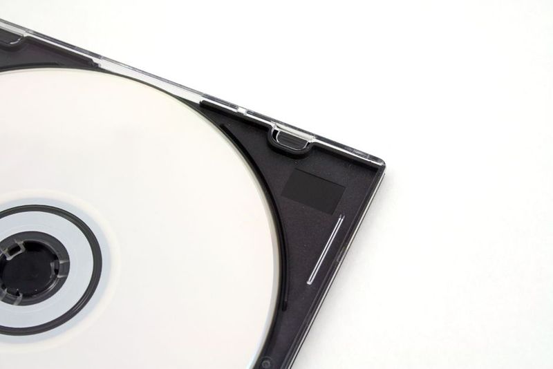 Возвращение CD-дисков: почему ретро-технологии снова набирают популярность и что